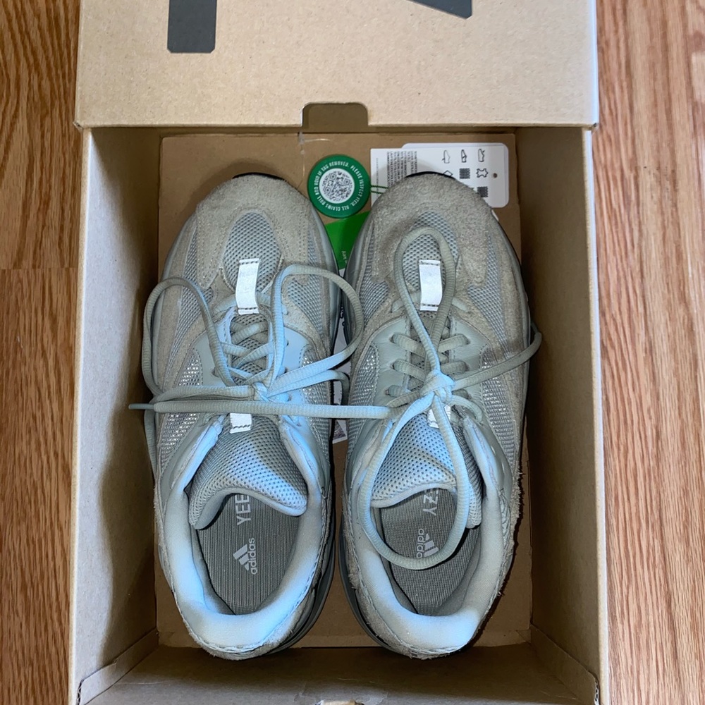Adidas Yeezy boost 700 salt
